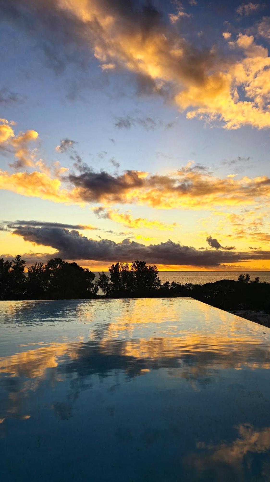 Luxury Penthouse With Infinity Pool & Stunning Sea View Apartment Flic-en-Flacq Exterior foto